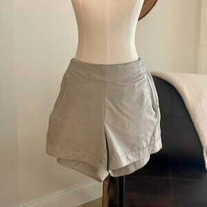 Calia by Carrie Underwood Workout Shorts Size Large with zippered pockets